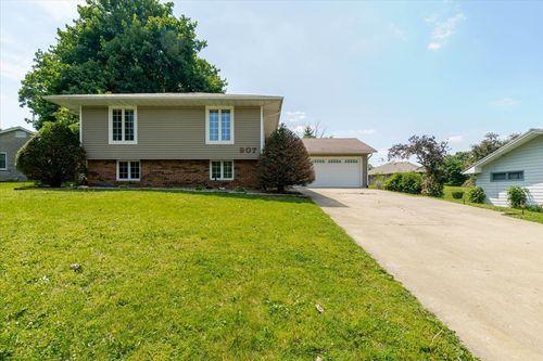 907 S Quincy St, Clinton, IL, 61727-2420 | Card Image