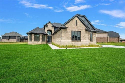 682 Westlake Ave, Oxford, MI, 48371-3737 | Card Image