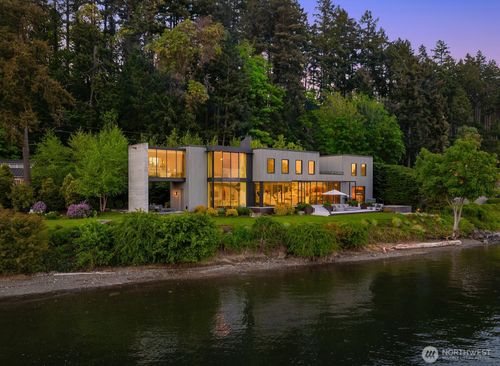 10555 Ne Seaborn Rd, Bainbridge Island, WA, 98110-2185 | Card Image
