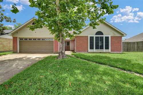 3 Chuckwagon Ct, Angleton, TX, 77515-2748 | Card Image
