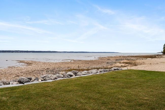 565 Beach Rd, House other with 4 bedrooms, 4 bathrooms and null parking in Harbor Springs MI | Image 7