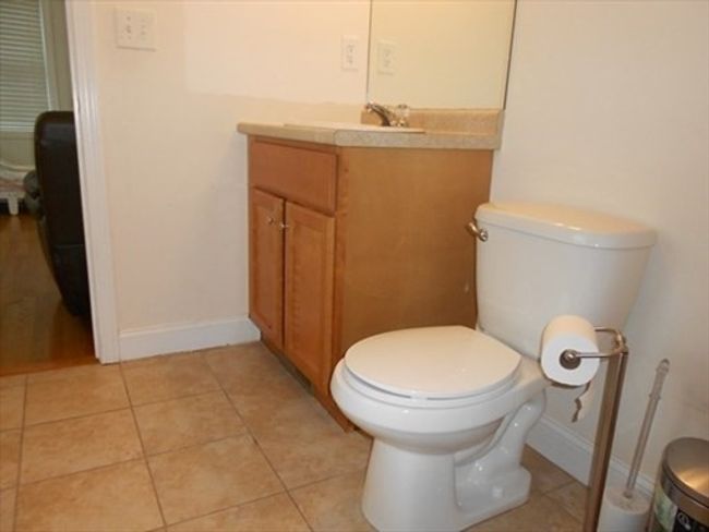 65 Smith St, House other with 3 bedrooms, 3 bathrooms and 2 parking in Lowell MA | Image 5