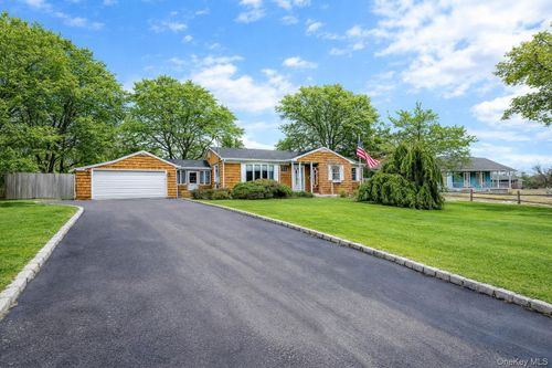 9 Barnes Rd, Manorville, NY, 11949-2002 | Card Image