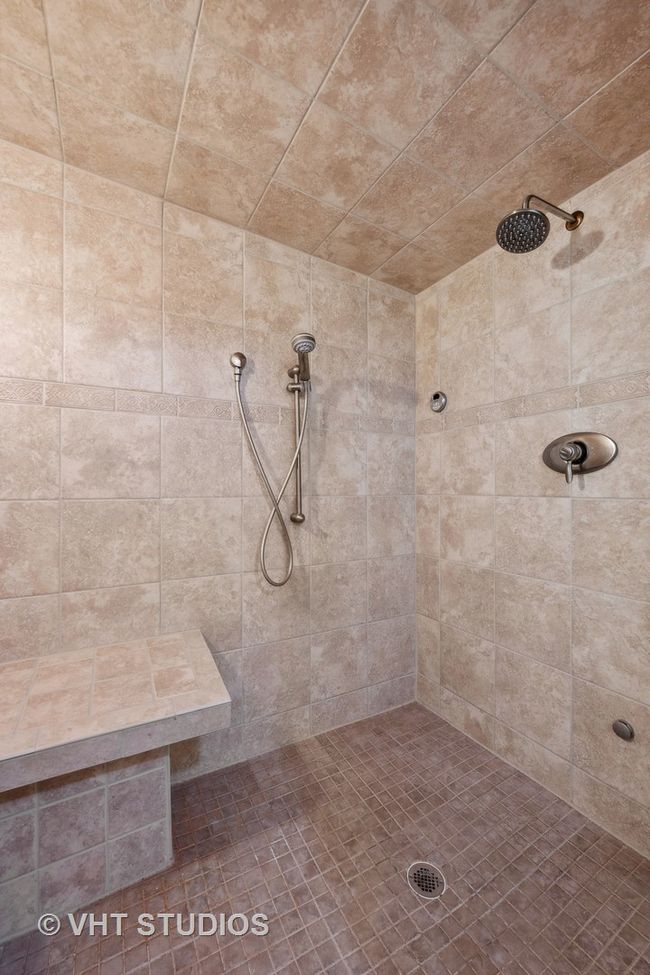 2252 Avalon Dr, House other with 5 bedrooms, 4 bathrooms and 3 parking in Buffalo Grove IL | Image 18
