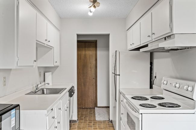 APT-5 - 814 9 Th Ave S, Condo with 2 bedrooms, 1 bathrooms and null parking in Hopkins MN | Image 9