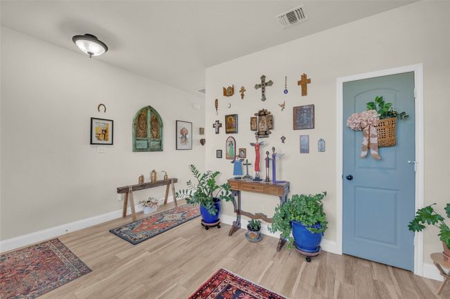 The office/flex space connects to the entryway | Image 5