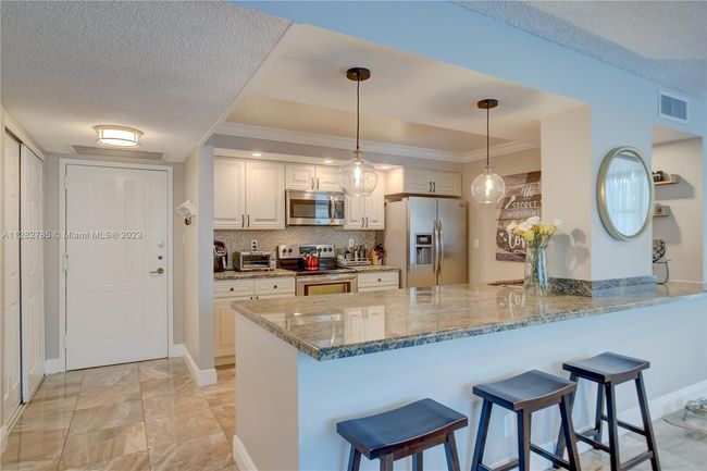 231 - 600 Parkview Dr, Condo with 3 bedrooms, 2 bathrooms and null parking in Hallandale Beach FL | Image 13
