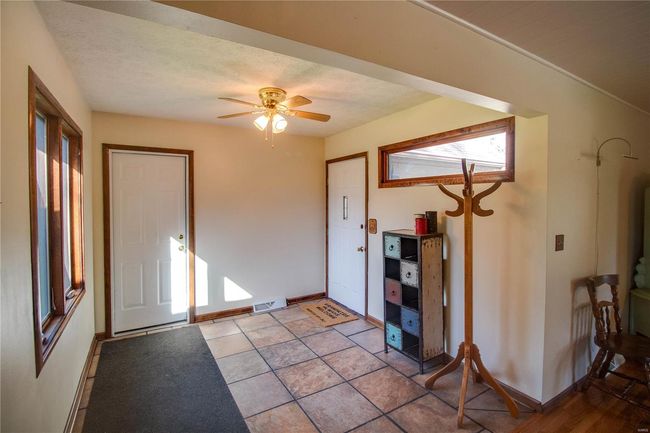 8556 Kee Mac Ln, House other with 2 bedrooms, 2 bathrooms and 3 parking in Alton IL | Image 15