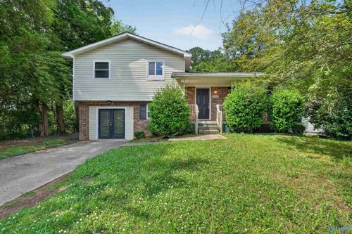3260 Uvalde Ln Nw, Huntsville, AL, 35810-2932 | Card Image