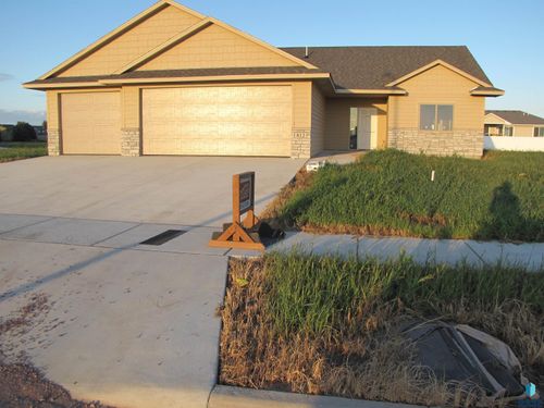 812 Almond Ave, Harrisburg, SD, 57032 | Card Image