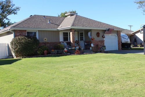 2254 Shalimar Dr, Salina, KS, 67401-6936 | Card Image