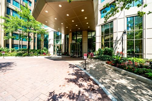 2506-400 La Salle Dr, Chicago, IL, 60654-8529 | Card Image