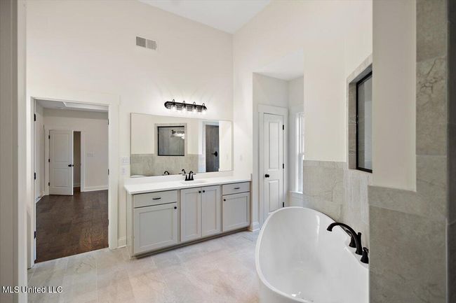 Primary bath | Image 26