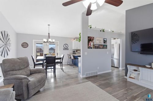 7209 W Strabane St, Sioux Falls, SD, 57106-4516 | Card Image