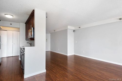 apt-21n-4 48th Ave, Long Island City, NY, 11109-5616 | Card Image