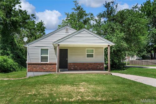 201 Becker Dr, Saint Louis, MO, 63135-1012 | Card Image