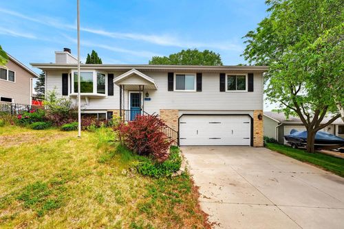 919 Squire Lane, West Bend, WI, 53090 | Card Image