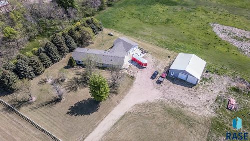 27738 469th Ave, Lennox, SD, 57039-5421 | Card Image