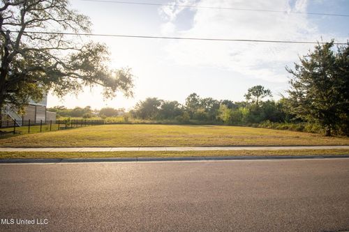 133 Markham Dr, Long Beach, MS, 39560-5603 | Card Image