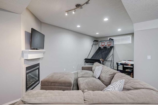 260 Chaparral Ridge Cir Se, House other with 4 bedrooms, 4 bathrooms and 2 parking in Calgary AB | Image 37