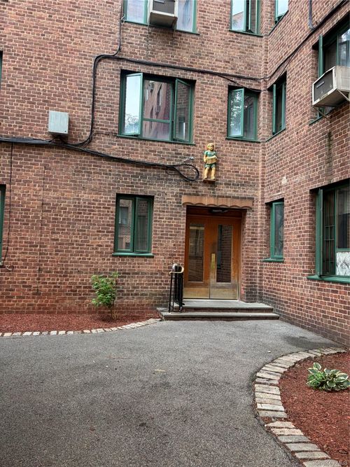 10d-1501 Metropolitan Avenue, New York, NY, 10462 | Card Image