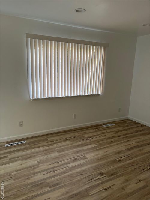 2210 Obrien Rd, Mount Morris, MI, 48458-2635 | Card Image