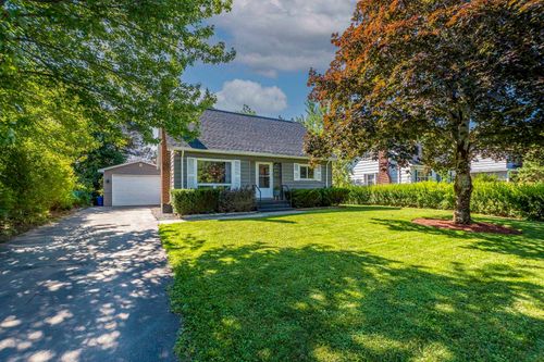 18 Oakwood Ave, Dartmouth, NS, B2W3C7 | Card Image