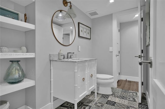 APT-3E - 5555 Collins Ave, Condo with 1 bedrooms, 2 bathrooms and null parking in Miami Beach FL | Image 6