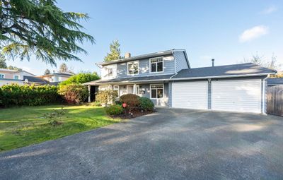 10411 Hogarth Dr, House other with 3 bedrooms, 2 bathrooms and 2 parking in Richmond BC | Image 2