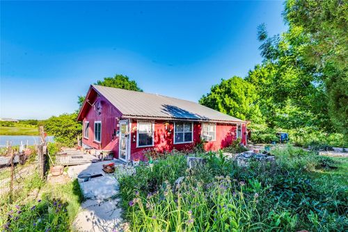 501 Engelke Rd, Niederwald, TX, 78640-4017 | Card Image