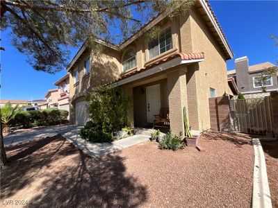 1520 Spreading Oak Drive, House other with 4 bedrooms, 2 bathrooms and null parking in Henderson NV | Image 3