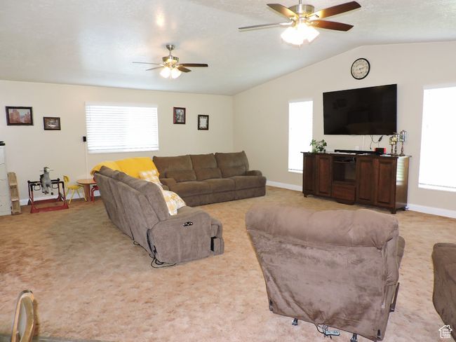 Great Room with Vauldted Ceilings | Image 20