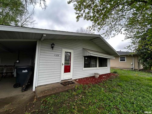 1328 Hilltop Dr, Pekin, IL, 61554-5361 | Card Image