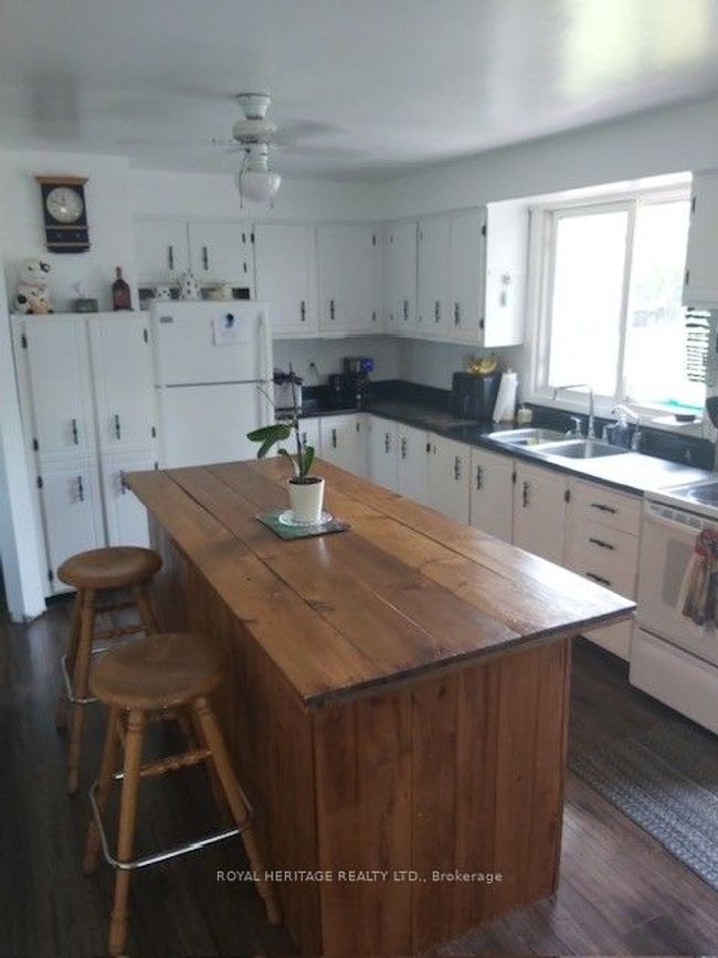 940 Portage Rd, House other with 4 bedrooms, 2 bathrooms and 10 parking in Kirkfield ON | Image 7