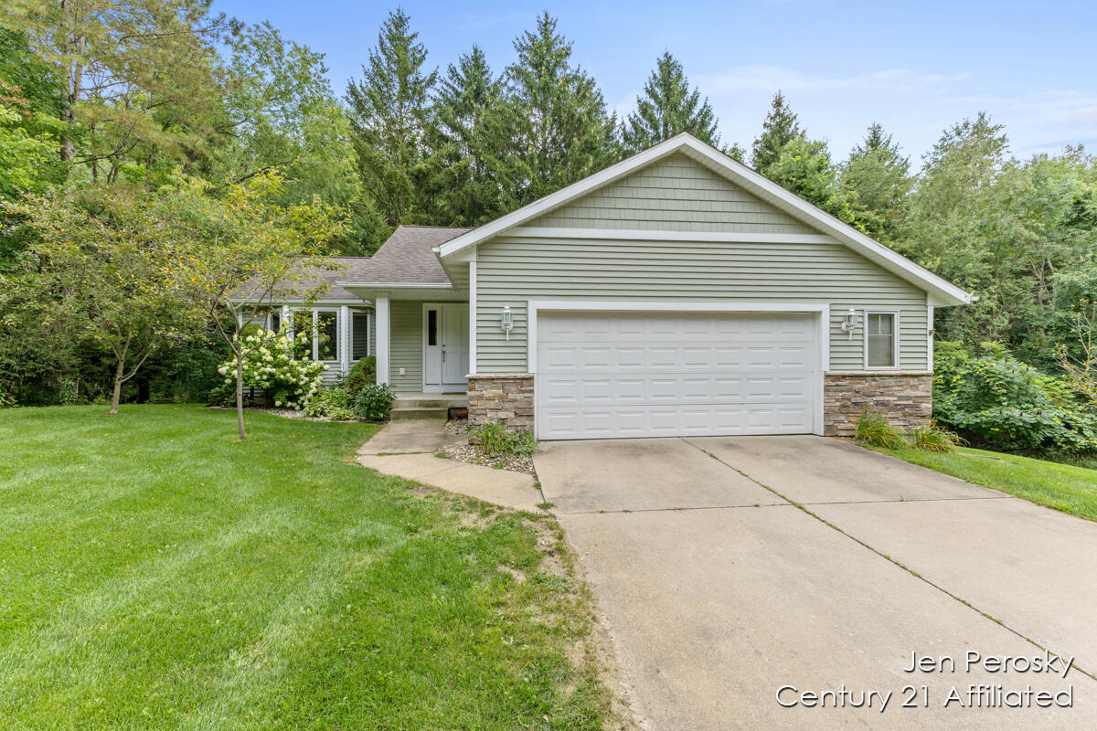 Bush Dr, Rockford, MI 49341