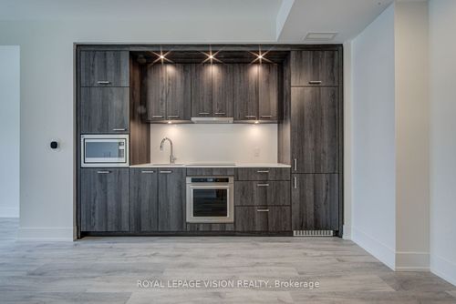 526-858 Dupont Street, Toronto, ON, M6G0C1 | Card Image