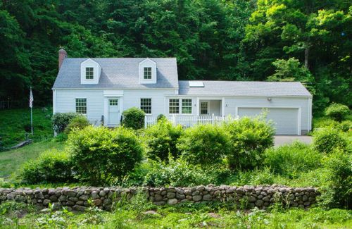 106 Hedgehog Ln, West Simsbury, CT, 06092-2105 | Card Image
