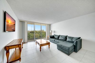 704W - 2121 N Ocean Blvd, Condo with 2 bedrooms, 2 bathrooms and null parking in Boca Raton FL | Image 3