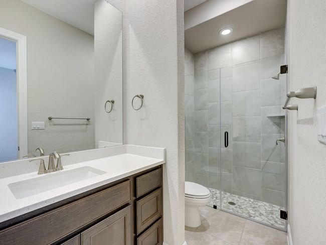 Second bath with beautiful upgraded tile | Image 28
