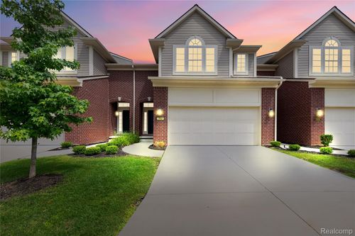 7512 Berry Wood Ln, West Bloomfield, MI, 48322-2789 | Card Image