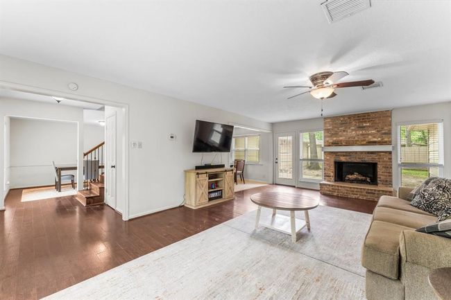 11904 N Blackjack Oak Cir, House other with 4 bedrooms, 2 bathrooms and 2 parking in The Woodlands TX | Image 4
