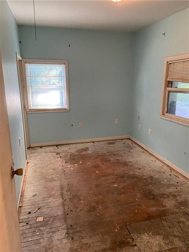 Unfurnished room featuring baseboards | Image 6
