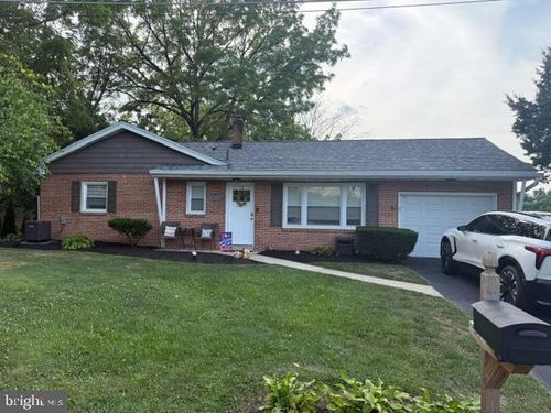 1024 Crestview Ave, READING, PA, 19607-2310 | Card Image