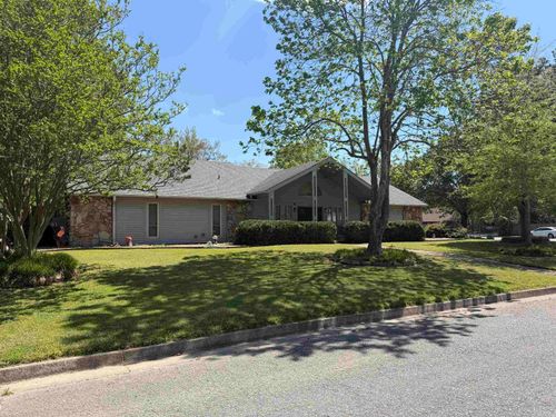 4 Stratford Ln, Pine Bluff, AR, 71603-7527 | Card Image
