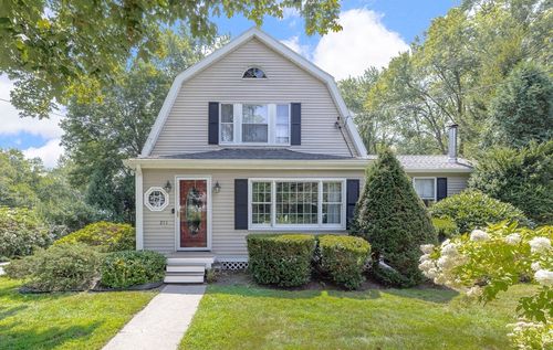 251 Commonwealth Rd, Wayland, MA, 01778-5017 | Card Image