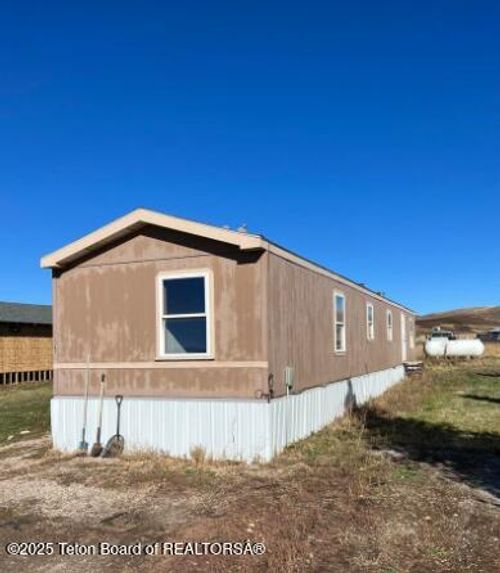 5 Chaparro Ln, Grover, WY, 83122-8805 | Card Image