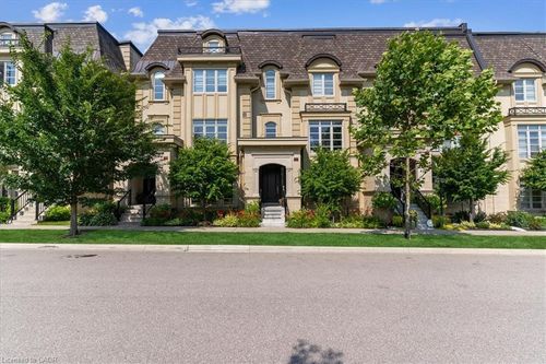 257 Hanover St, Oakville, ON, L6K0H3 | Card Image