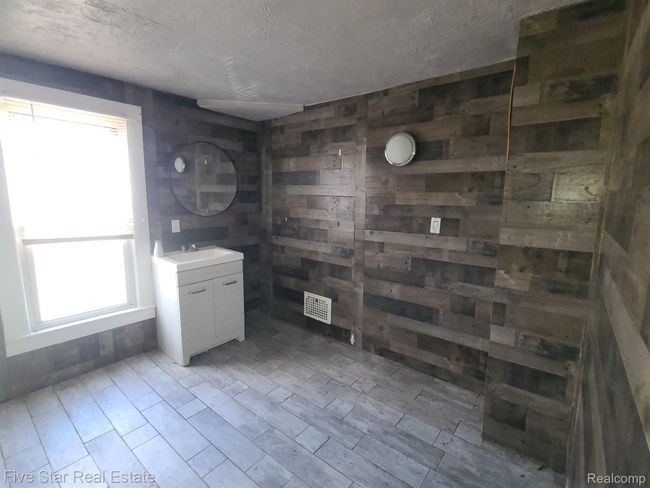 2002 Ferris Ave, House other with 4 bedrooms, 1 bathrooms and null parking in Flint MI | Image 12