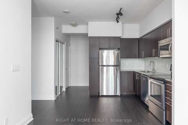 1508 - 65 Speers Rd, Condo with 2 bedrooms, 1 bathrooms and null parking in Oakville ON | Image 6