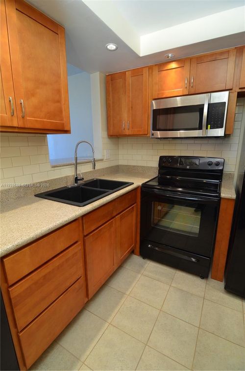 apt-5u-2935 Ne 163rd St, North Miami Beach, FL, 33160-4471 | Card Image